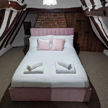 Two Bedroom Grade Ll Cottage At Az Luxury Stays Honey Horsefield With Wifi And Free Parking 亨登 外观 照片