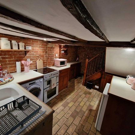 Two Bedroom Grade Ll Cottage At Az Luxury Stays Honey Horsefield With Wifi And Free Parking 亨登 外观 照片